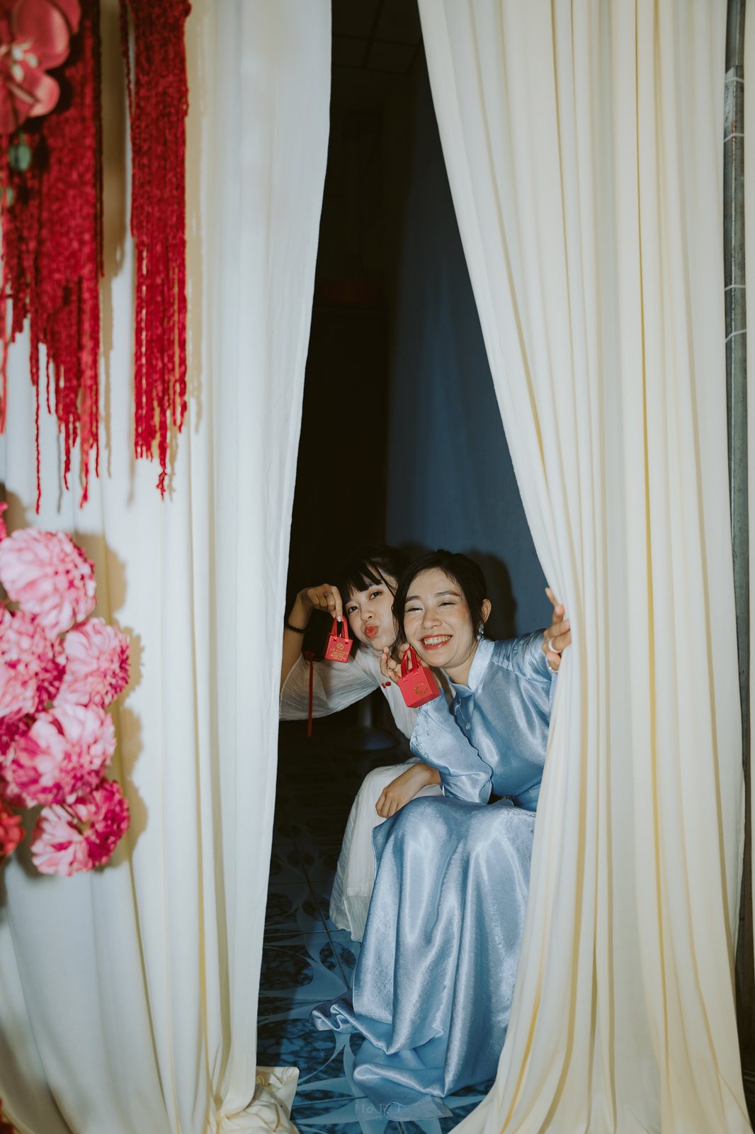 Sau tấm rèm — Phát & Anh