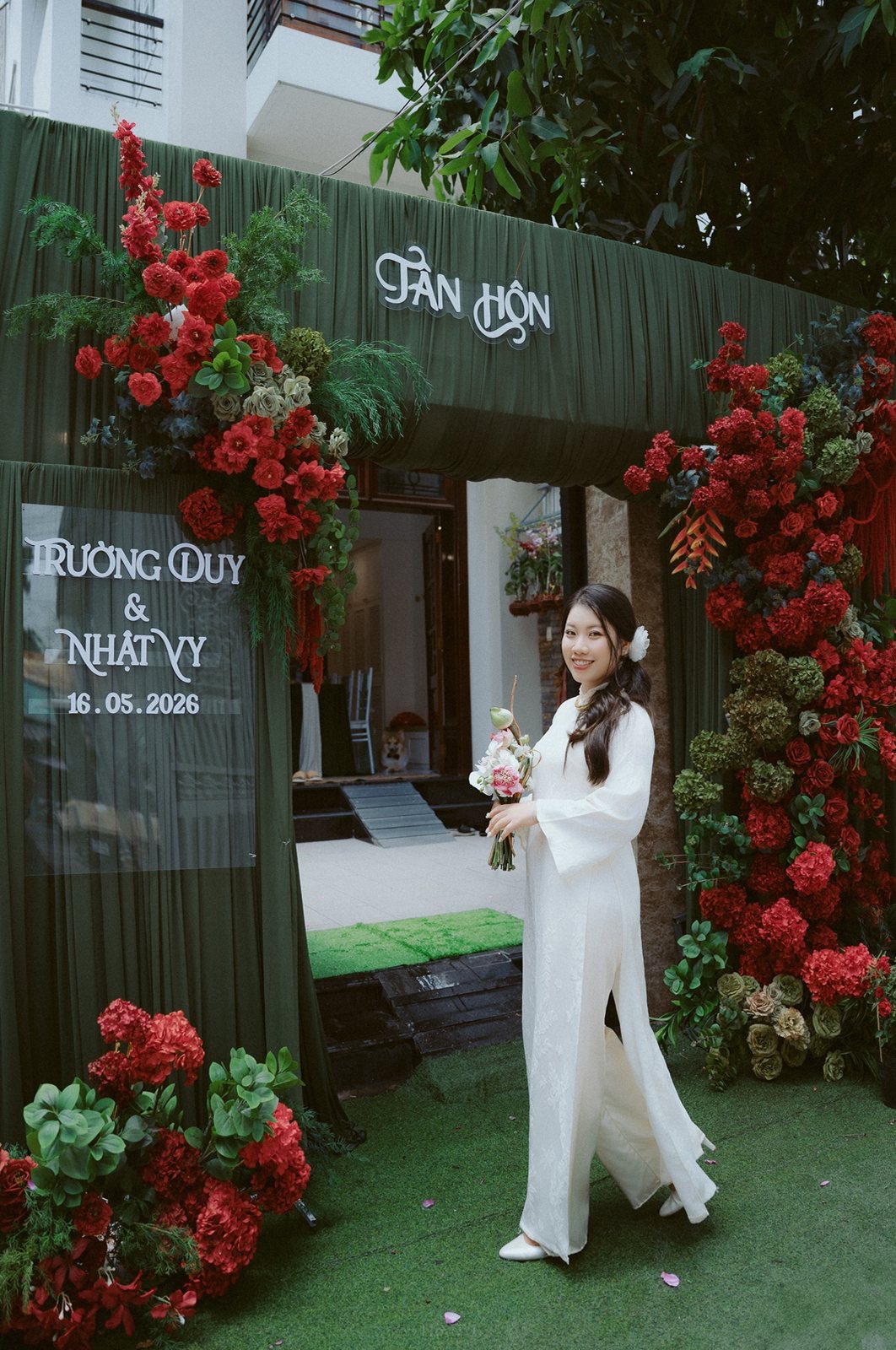 DSC 1987 — Vy & Duy
